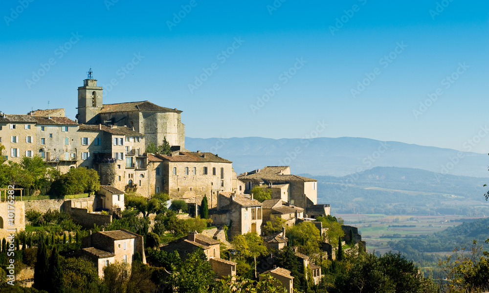 Miasteczko Gordes w Prowansji na obrazie w stylu prowansalskim.