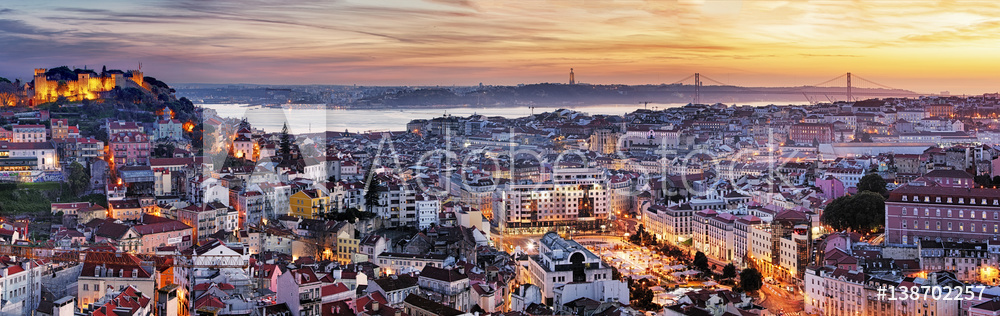 Obraz na płótnie Panorama of Lisbon at night, Portugal w salonie