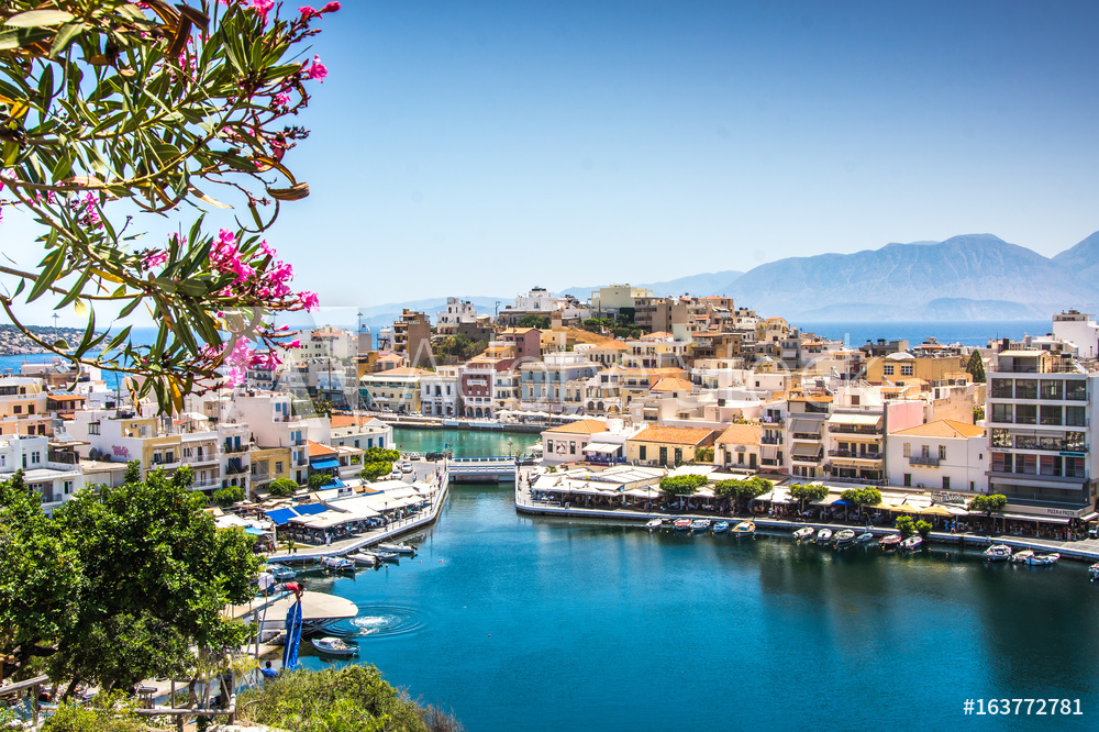 Obraz na płótnie Agios Nikolaos City and Voulismeni Lake, Crete, Greece w salonie