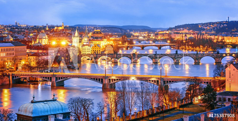 Obraz na płótnie Praga o zmierzchu, panorama mostów na Wełtawie | fotoobraz w salonie