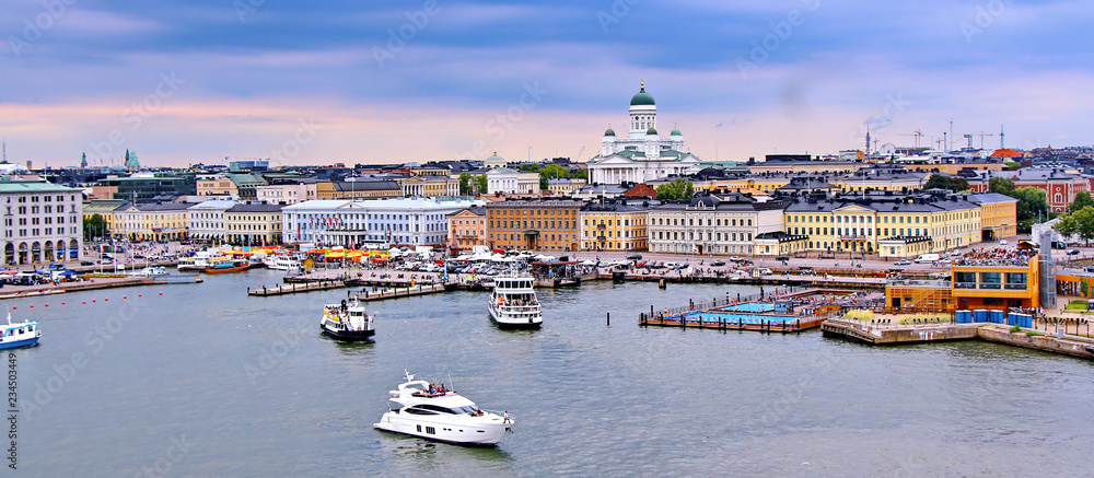 Helsinki, Finlandia - Plac Targowy z Katedrą Helsińską