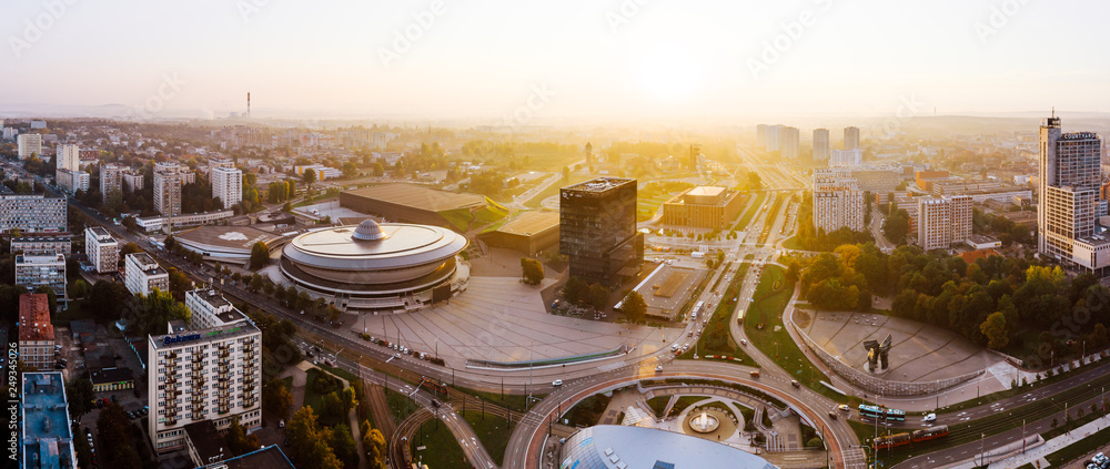 Panorama Katowic o wschodzie słońca, widok na centrum miasta ze Spodkiem