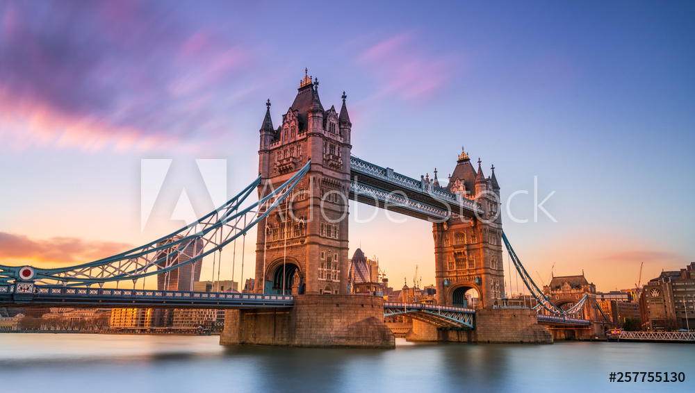 Obraz na płótnie tower bridge in london at sunset London UK March w salonie