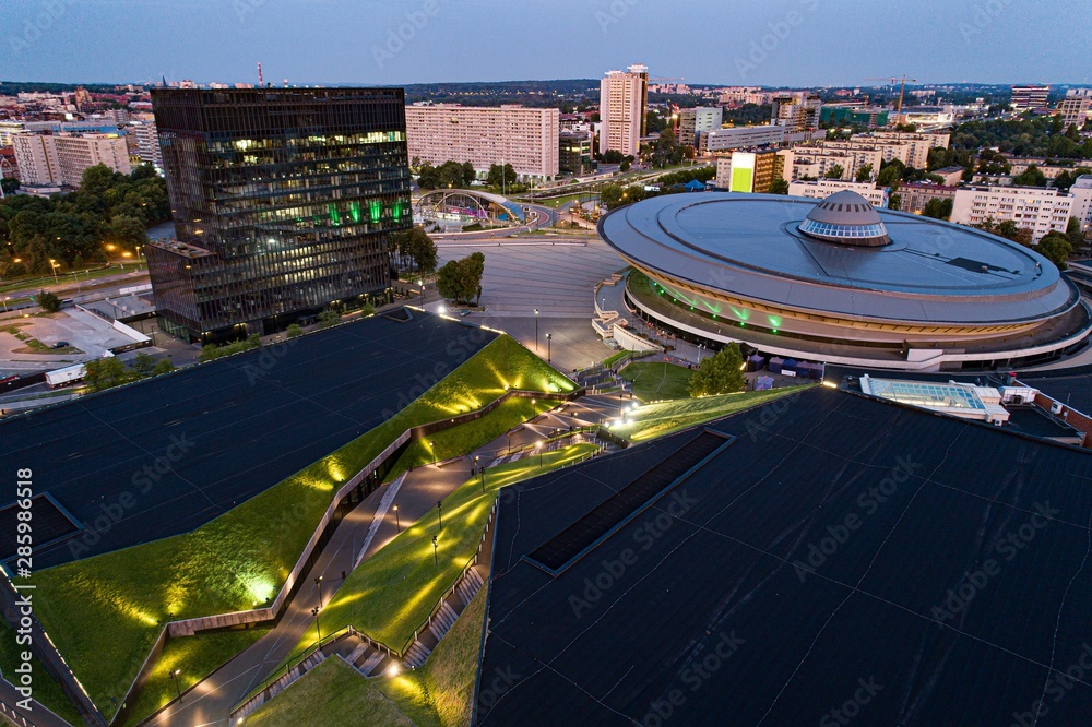 Katowice nocą - widok z lotu ptaka na Spodek i Strefę Kultury