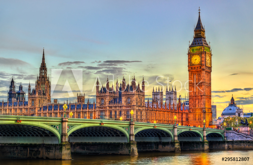 Obraz na płótnie The Palace and the Bridge of Westminster in London at sunset - the United Kingdom w salonie