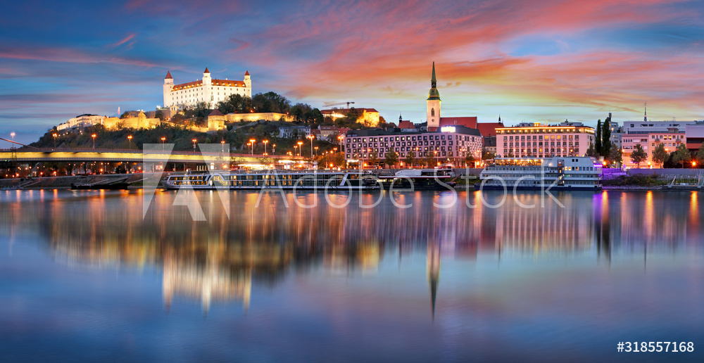 Obraz na płótnie zachód słońca w Bratysławie nad Dunajem | Obraz na płótnie w salonie