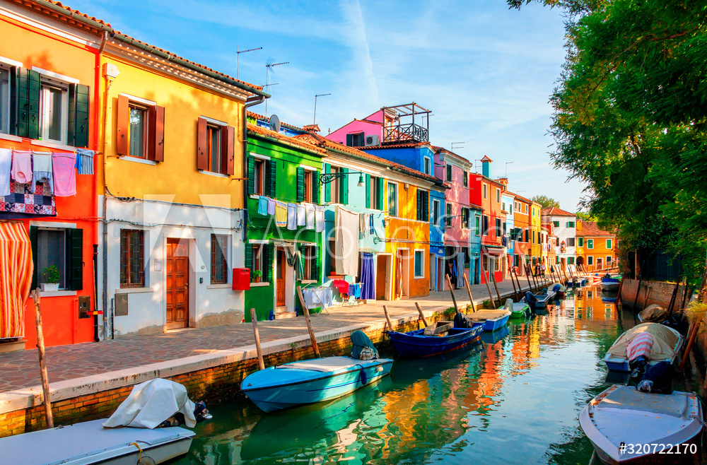 Obraz na płótnie Colorful houses in Burano island near Venice, Italy. w salonie