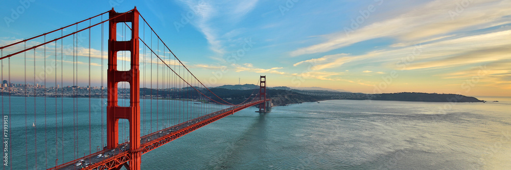 Obraz drukowany na płótnie przedstawiający most Golden Gate o zachodzie słońca z panoramą San Francisco