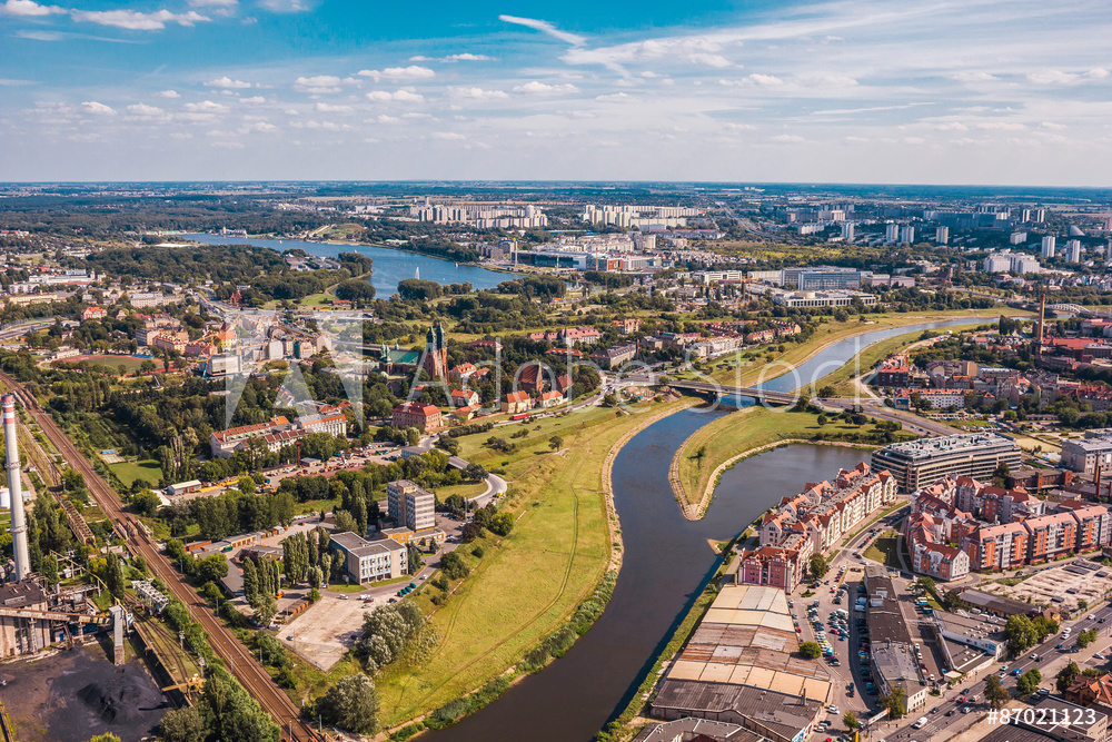Miasto Poznań nad rzeką Wartą, widok z lotu ptaka